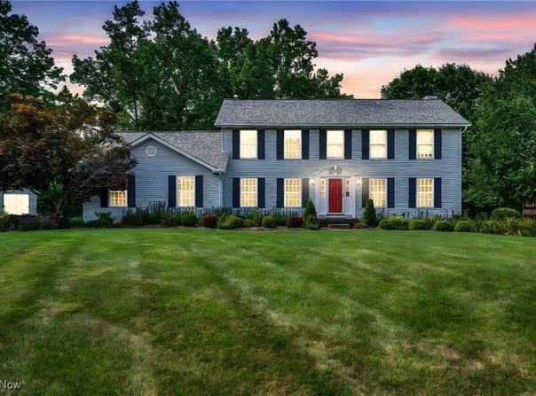 296 Babbling Brook Oval, Hinckley, OH 44233