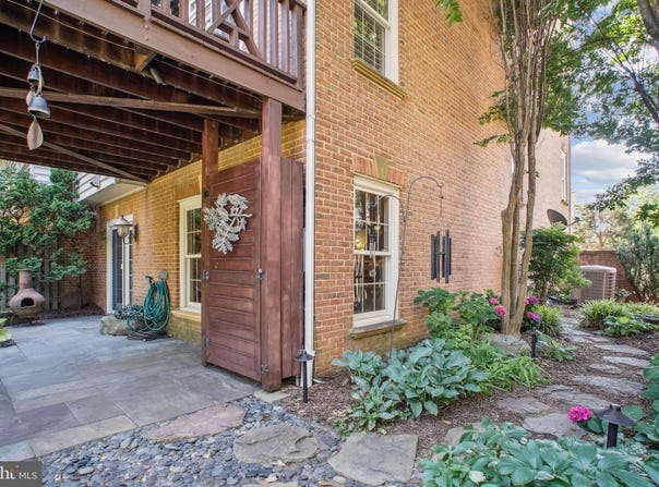 8512 BRENTHILL COURT, VIENNA, VA 22182