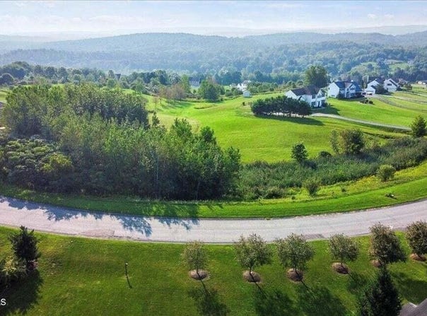 18 Edinburgh Drive, Schodack, NY 12063