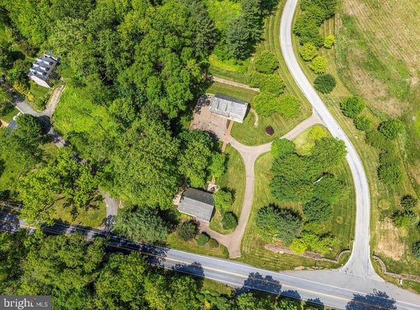 11 BROWNSTONE LANE, ELVERSON, PA 19520