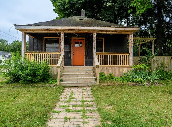 112 W St. Joseph Street, Coloma, MI 49038