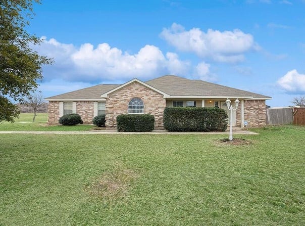 176 Lexington Court, Haslet, TX 76052