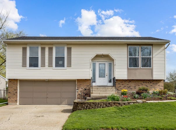 1236 Corley Drive, Elgin, IL 60120