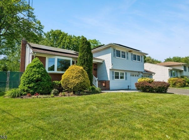 112 Pitt Rd, Springfield Twp., NJ 07081-2617