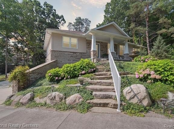 2350 Melton Drive, Howell, MI 48843