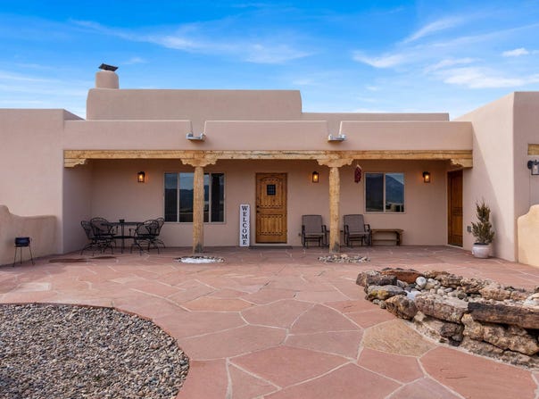 27 Medina Lane, Taos, NM 87571