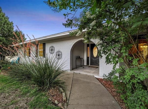 408 Wooded Crest Drive, Woodway, TX 76712