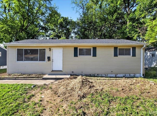 1050 Ozment Drive, Florissant, MO 63033