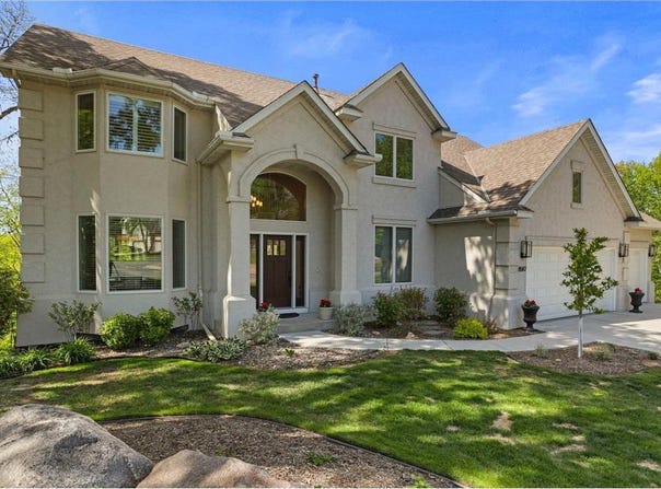 8587 Summit Oaks, Savage, MN 55378