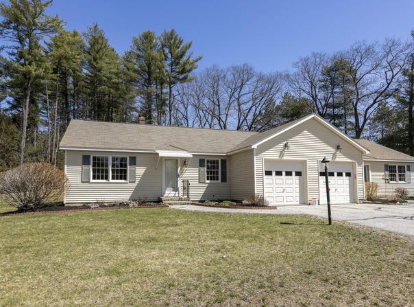 7 Abby Circle, Topsham, ME 04086