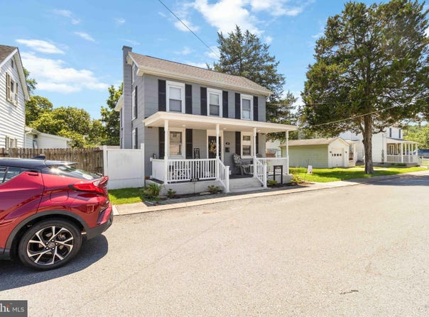 18 MARKET STREET, MIDDLETOWN, PA 17057