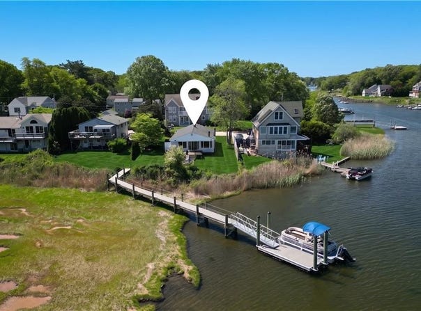 151 Conanicus Road, Narragansett, RI 02882