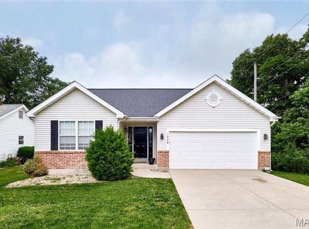 1529 N Smiley Street, O'Fallon, IL 62269