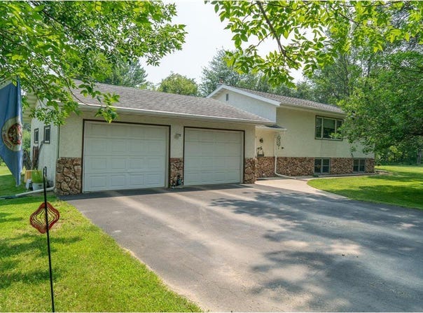 16564 Dullum Road, Oak Lawn Twp, MN 56401