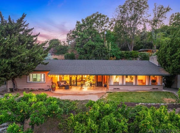9835 Edgelake Dr, La Mesa, CA 91941