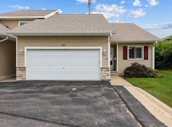 1458 Tower Ln, CedarRapids, IA 52402