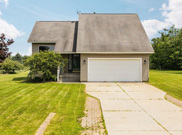 2654 Hickorywood Drive, Gaylord, MI 49735