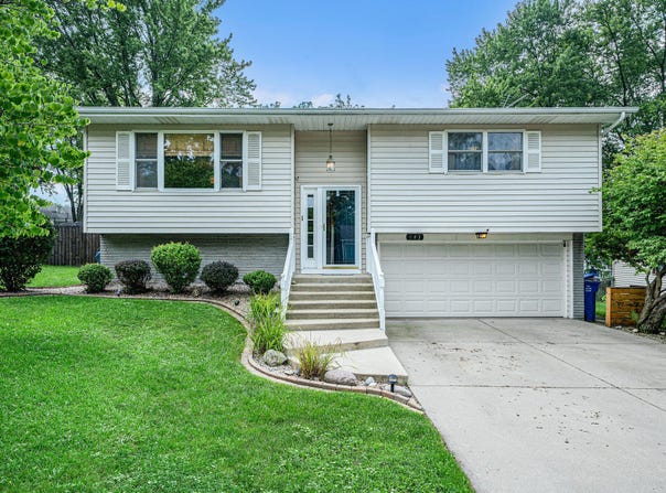 843 Carol Drive, Crown Point, IN 46307