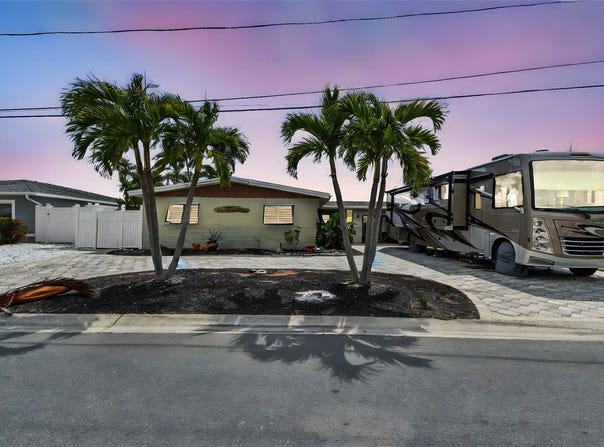 11340 5TH STREET E, TREASURE ISLAND, FL 33706