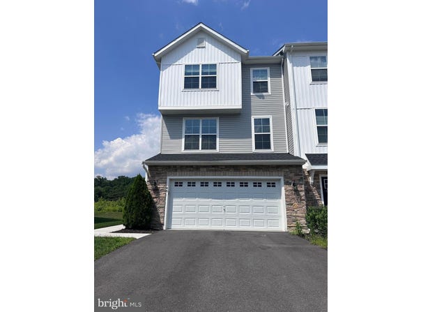 46 AVIARY ROAD, WEST DEPTFORD, NJ 08086