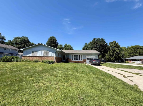 906 3RD AVE NW, Pocahontas, IA 50574