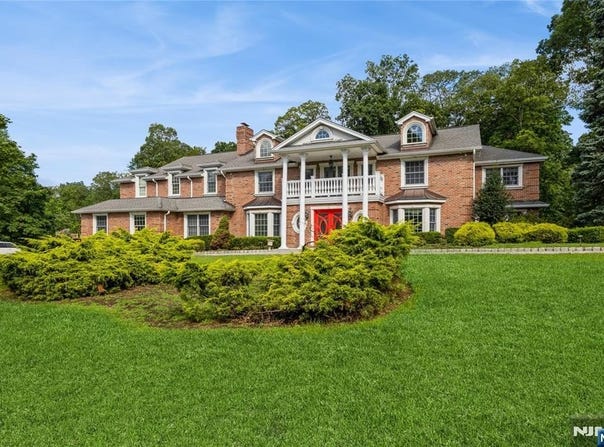 806 Iron Latch Road, Franklin Lakes, NJ 07417