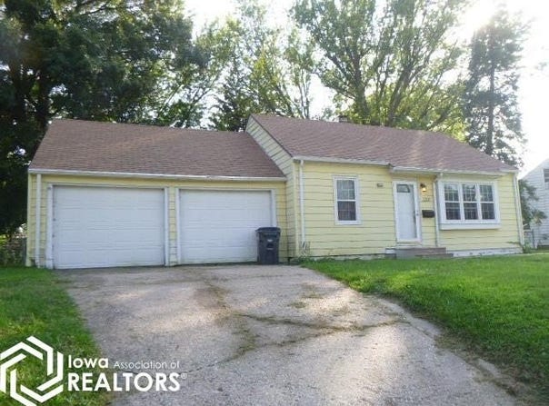 2201 Burlington Avenue, Burlington, IA 52601