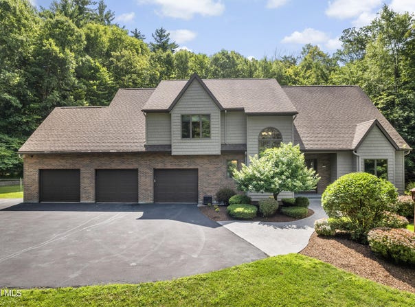 82 Pickle Hill Road, Queensbury, NY 12804