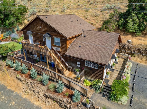 210 HARTMAN AVE, Maupin, OR 97037
