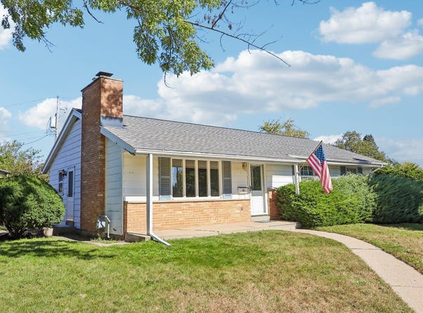 420 Sonya Dr, Waukesha, WI 53188