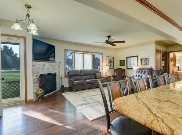 1403 N 9th Street, Estherville, IA 51334