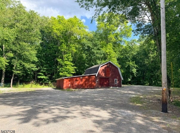 2 William St, Wanaque Boro, NJ 07420-1423