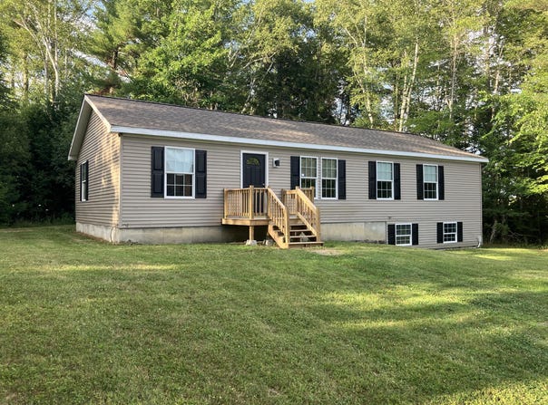 17 Brad Drive, Hermon, ME 04401