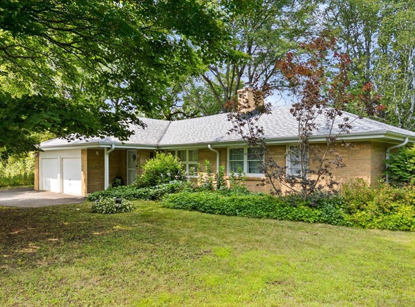 4830 Westfield Rd, Mequon, WI 53092
