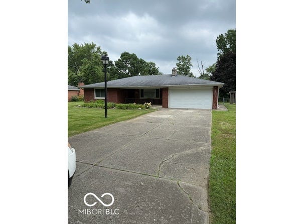 5511 Broadmoor Plaza, Indianapolis, IN 46228