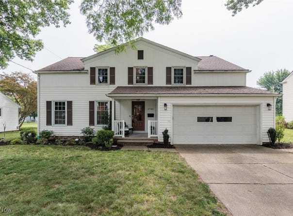 2743 W Asplin Drive, Rocky River, OH 44116