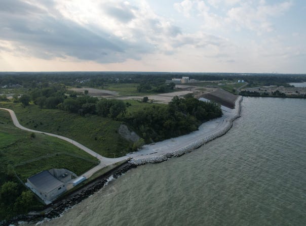 9423 S Lake Vista Pkwy, Oak Creek, WI 53154