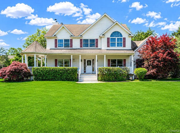 4 Pheasant Court, Riverhead, NY 11901