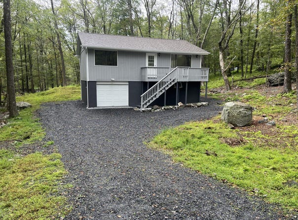 319 Whipporwill Drive, Bushkill, PA 18324