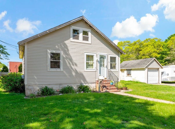 16 Annette Avenue, East Falmouth, MA 02536