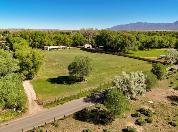 122 Camino del Viernes, Taos, NM 87571