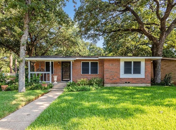 1017 W Tucker Boulevard, Arlington, TX 76013