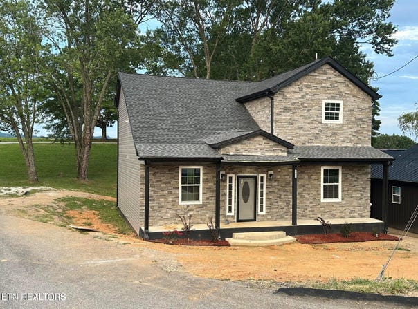 901 Kyle St, LaFollette, TN 37766