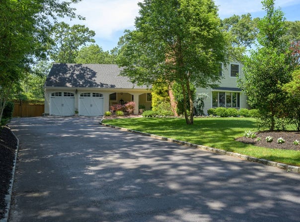 11 Harbor Road, Hampton Bays, NY 11946
