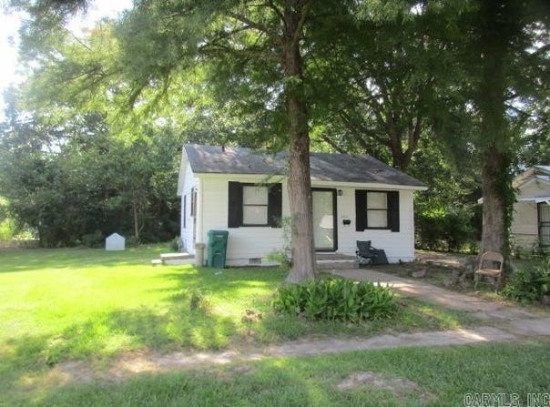 2002 S Maple Street, Pine Bluff, AR 71601