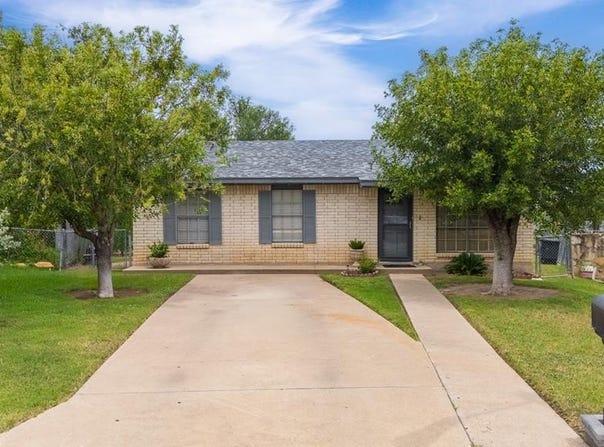 1010 Larisa Circle, Eagle Pass, TX 78852