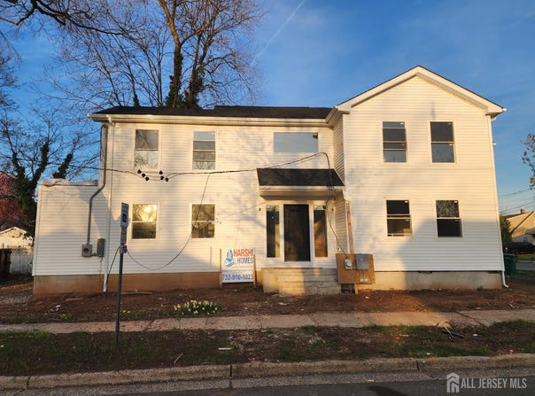 10 Myrtle Street, Edison, NJ 08817