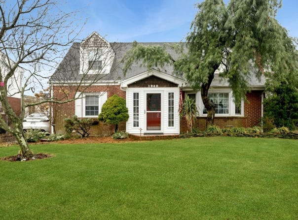1940 Croydon Drive, North Merrick, NY 11566