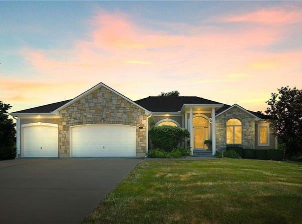 604 NE Twin Brook Drive, Lee's Summit, MO 64086