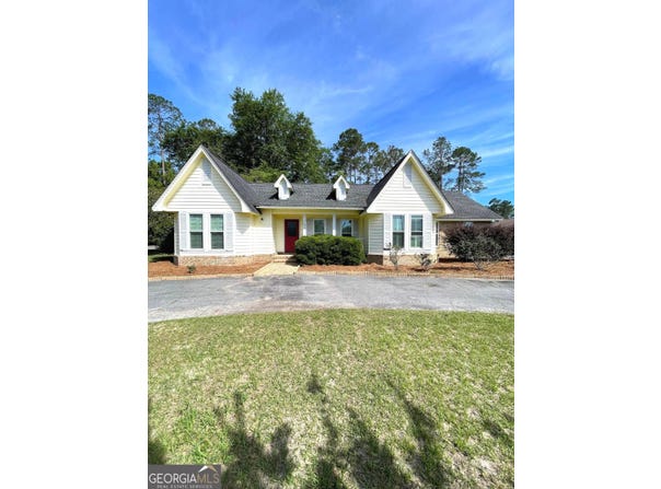 1104 Lakeview Drive, Blackshear, GA 31516